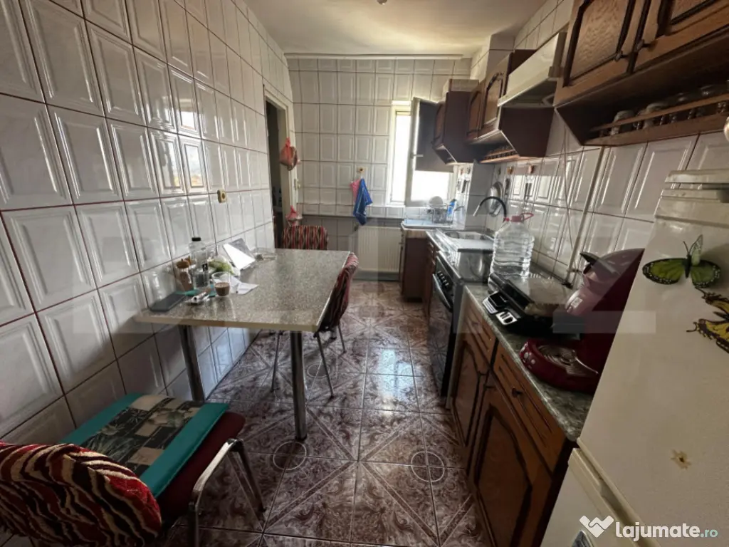 Apartament 3 camere, 82 mp, zona Cetate