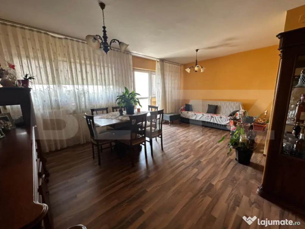 Apartament 3 camere, 82 mp, zona Cetate
