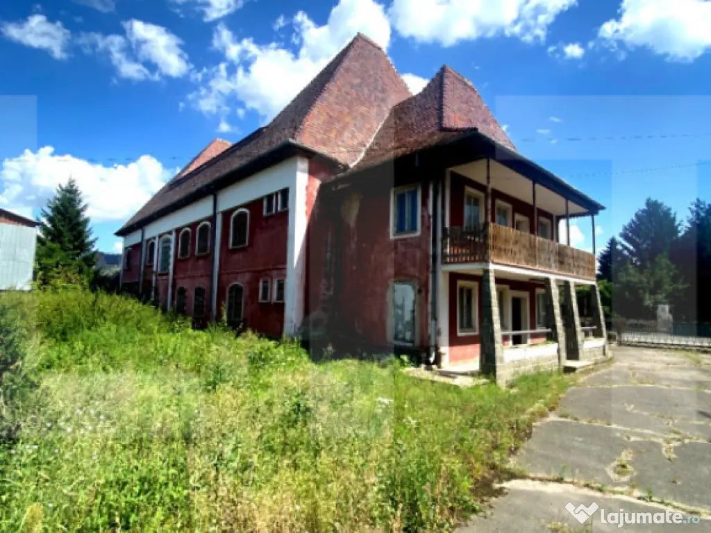 Clădire mixtă cu teren și hală – vad comercial DN11, O