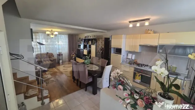 Casa tip duplex cu 3 camere,100 mp utili,Centru