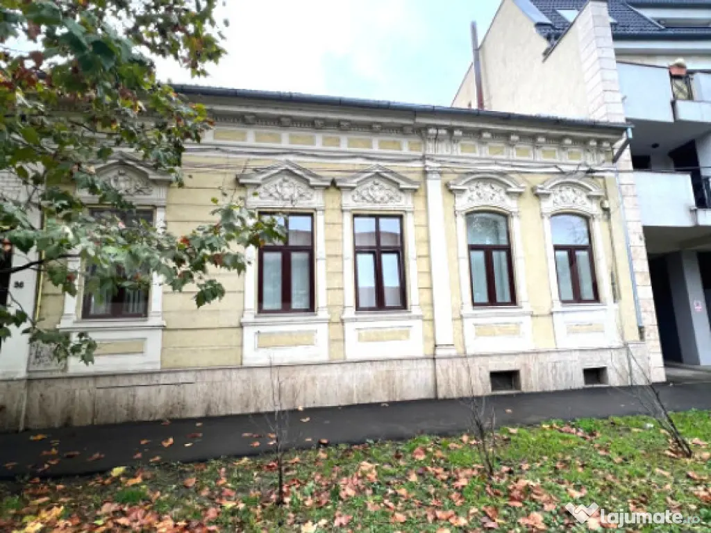 Apartament ultracentral, cu 3 camere, Curte Comuna