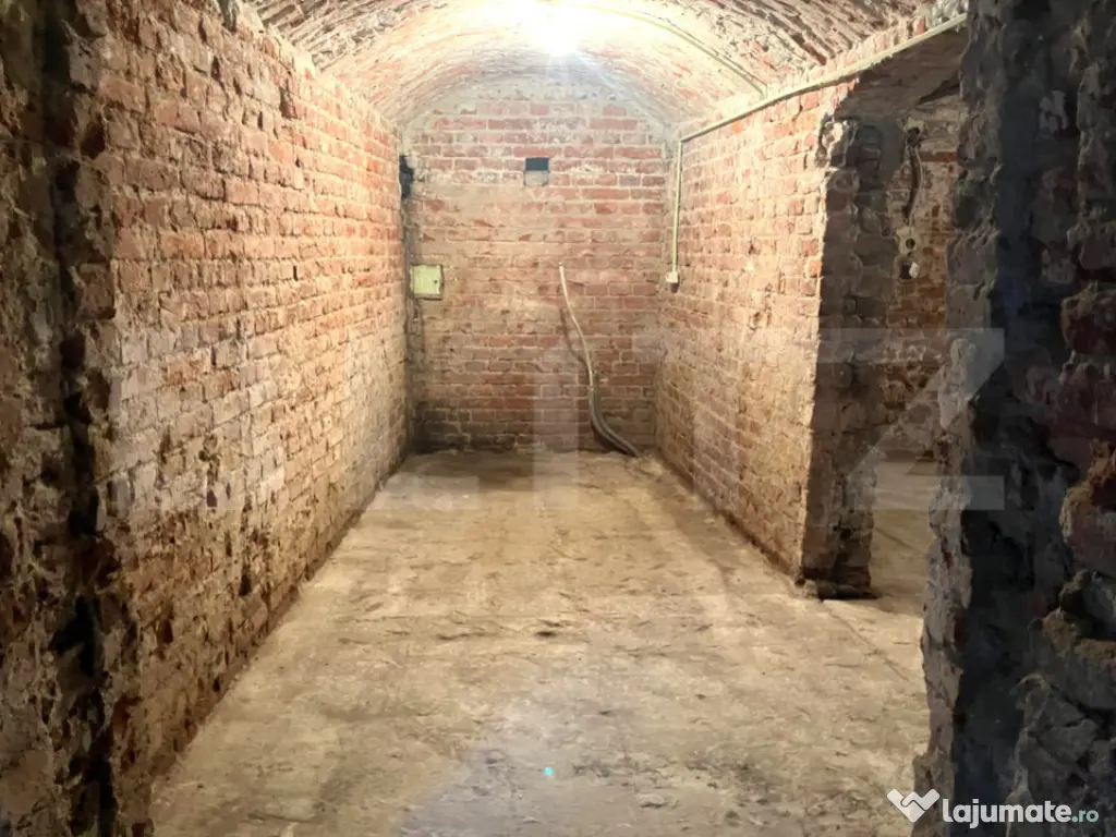 Apartament ultracentral, cu 3 camere, Curte Comuna