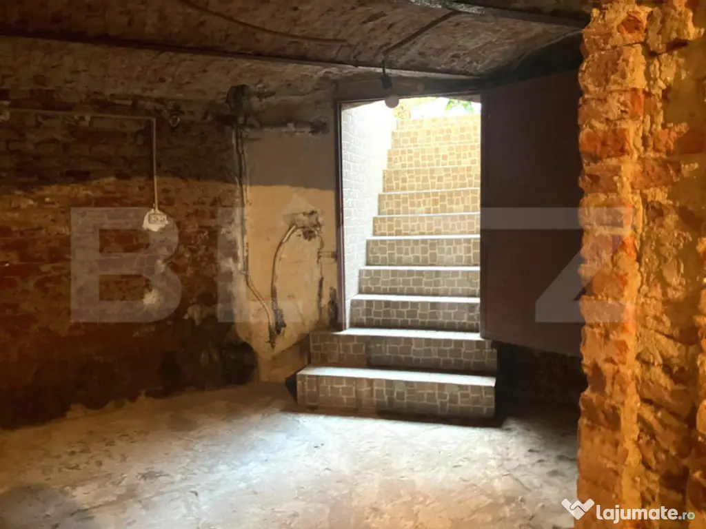 Apartament ultracentral, cu 3 camere, Curte Comuna