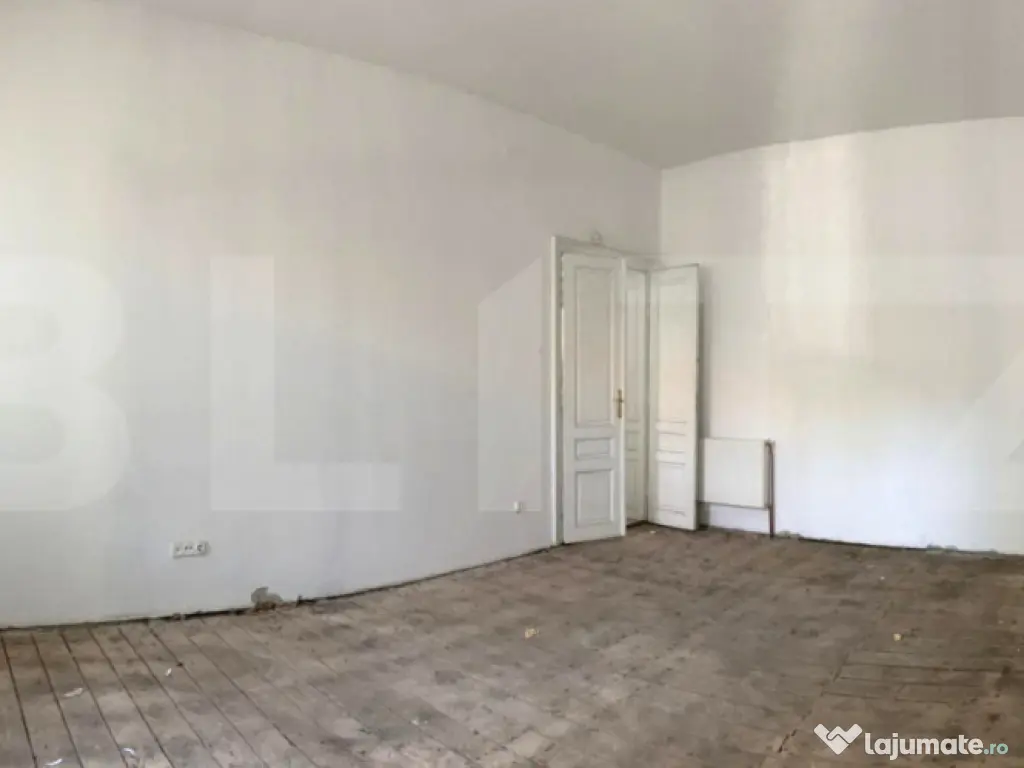 Apartament ultracentral, cu 3 camere, Curte Comuna