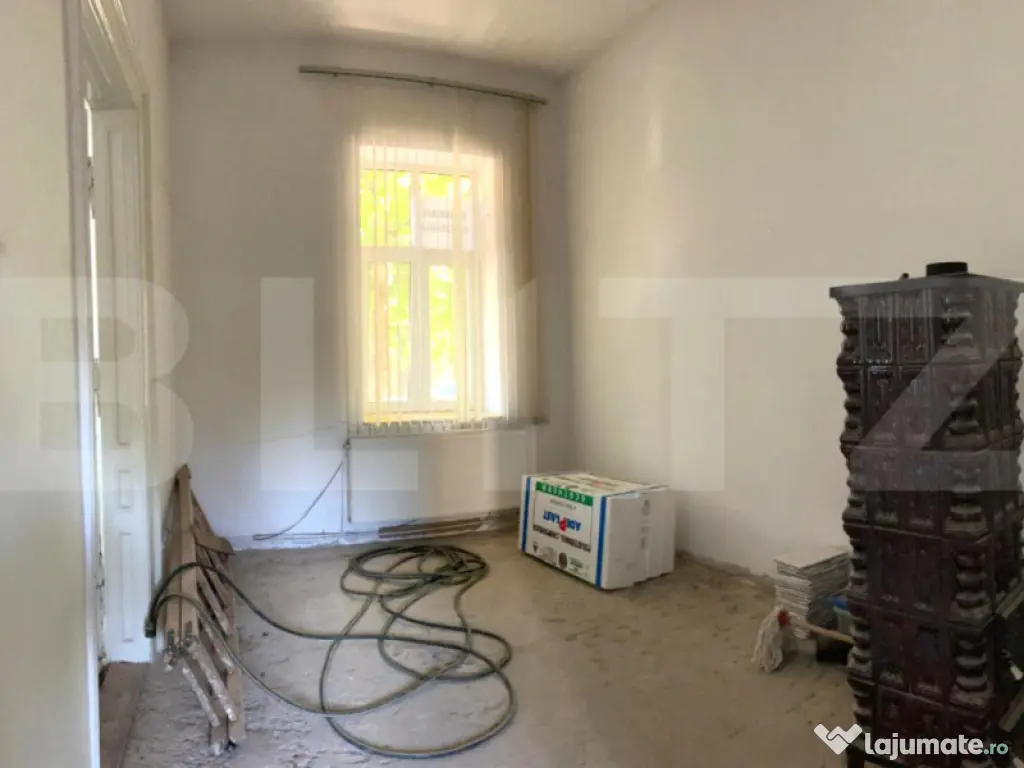 Apartament ultracentral, cu 3 camere, Curte Comuna