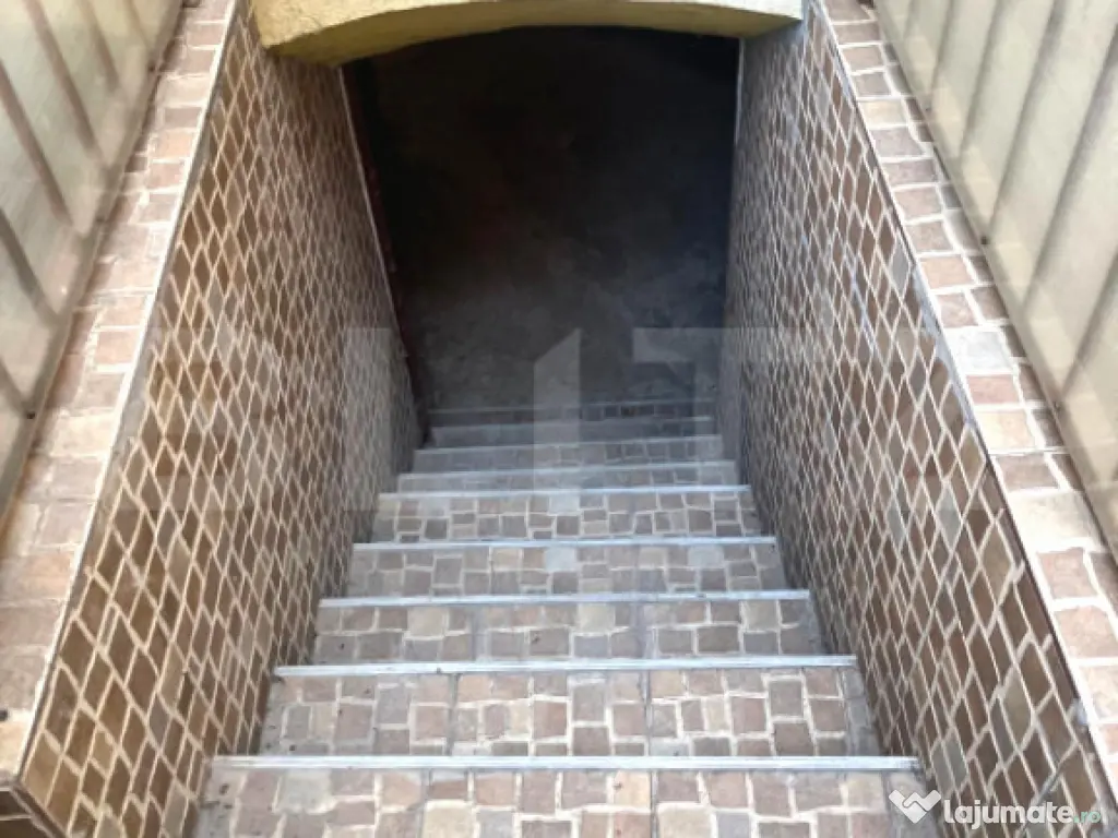 Apartament ultracentral, cu 3 camere, Curte Comuna