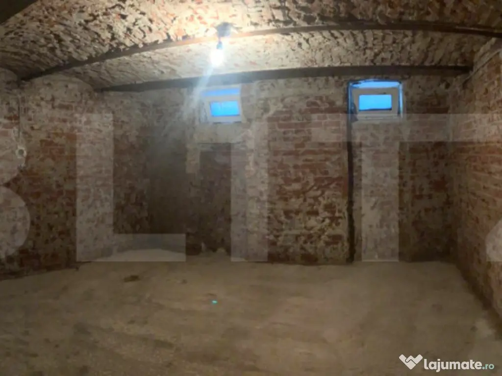 Apartament ultracentral, cu 3 camere, Curte Comuna