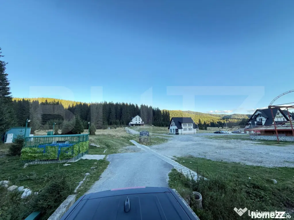 Teren intravilan, 5.500 mp, platoul Padina