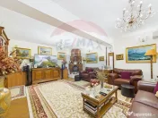 Casă / Vilă cu 10 camere de vânzare în zona Central 