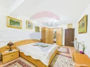 Casă / Vilă cu 10 camere de vânzare în zona Central 