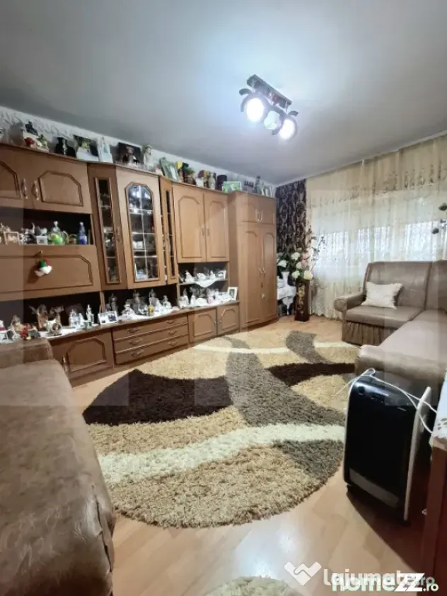 Apartament cu 3 camere, decomandat, 64 mp, zona Stadionului