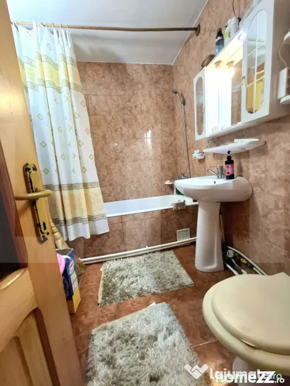Apartament cu 3 camere, decomandat, 64 mp, zona Stadionului