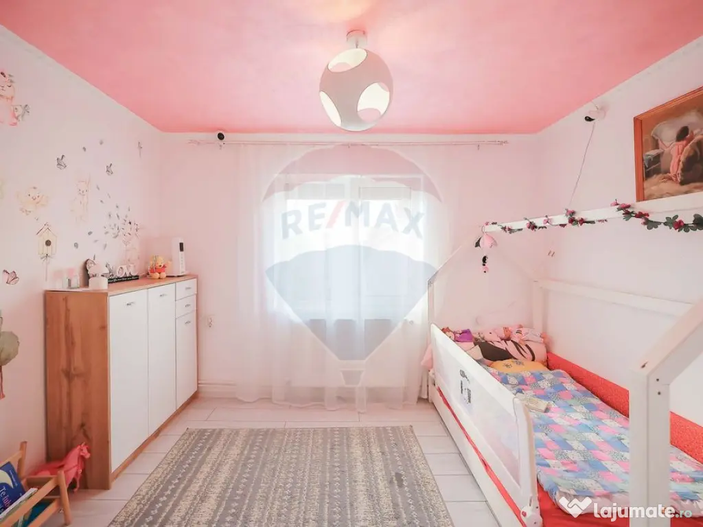 Casă de vânzare pentru locuit sau cabinete/birouri, zon...