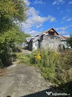 Casă cu acoperisul ars cu teren intravilan, 764 mp, zona R?