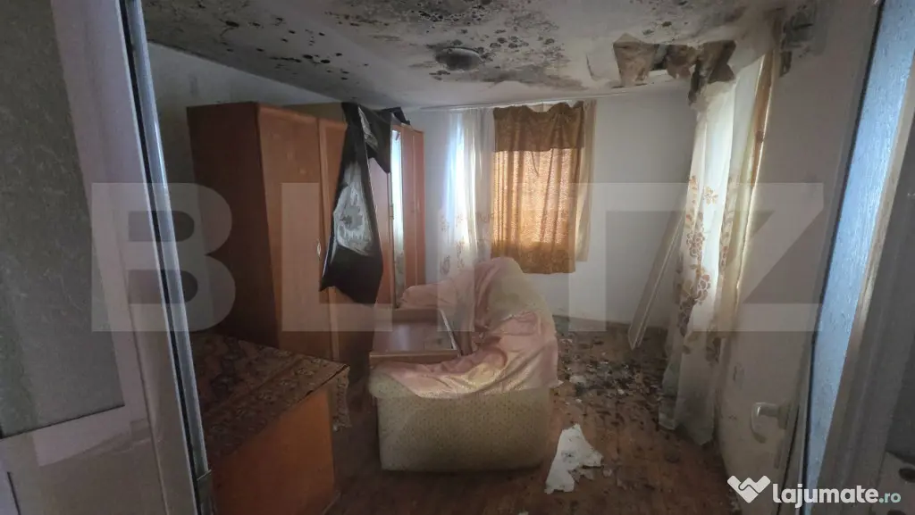 Casă cu acoperisul ars cu teren intravilan, 764 mp, zona R?