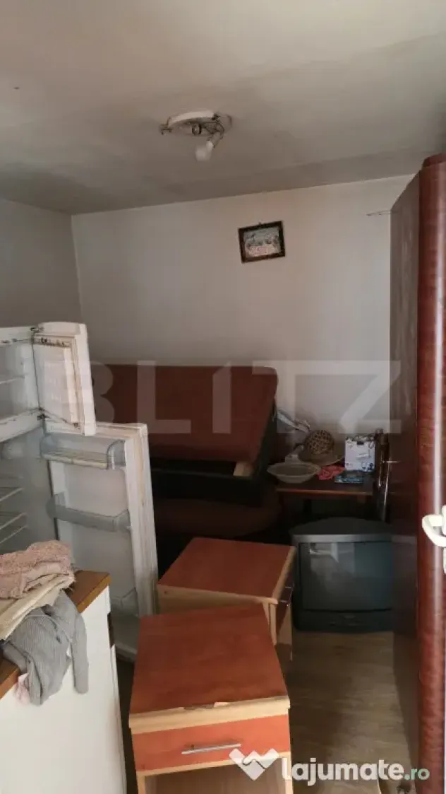 Casă cu acoperisul ars cu teren intravilan, 764 mp, zona R?