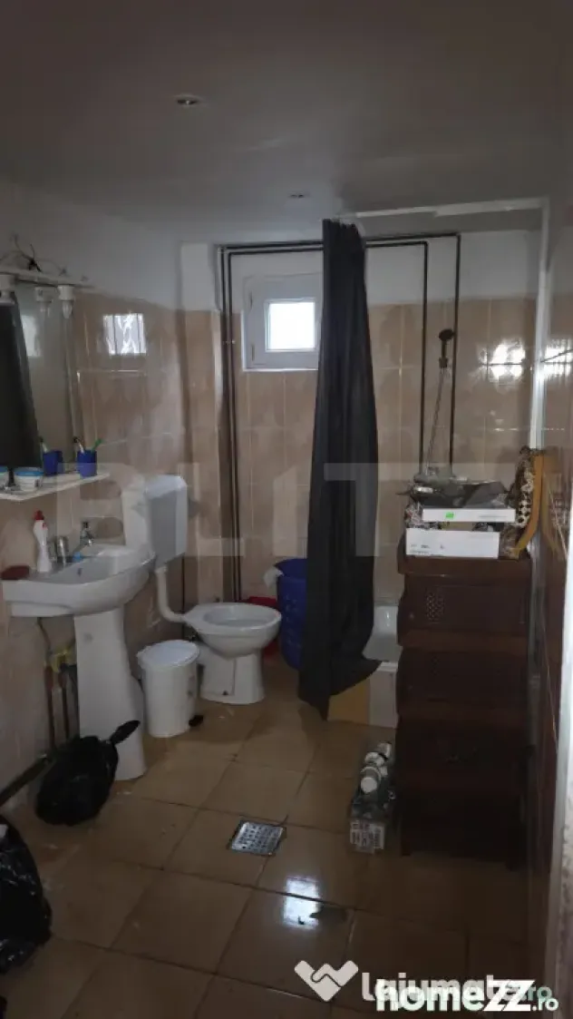 Casă cu acoperisul ars cu teren intravilan, 764 mp, zona R?