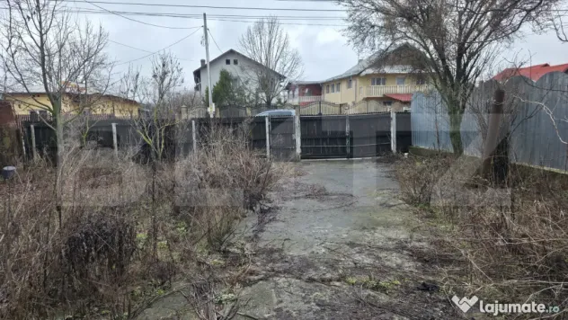 Casă cu acoperisul ars cu teren intravilan, 764 mp, zona R?
