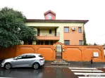 Vila spatioasa, pretabil pentru locuit/clinica, zona Micr...