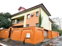 Vila spatioasa, pretabil pentru locuit/clinica, zona Micr...
