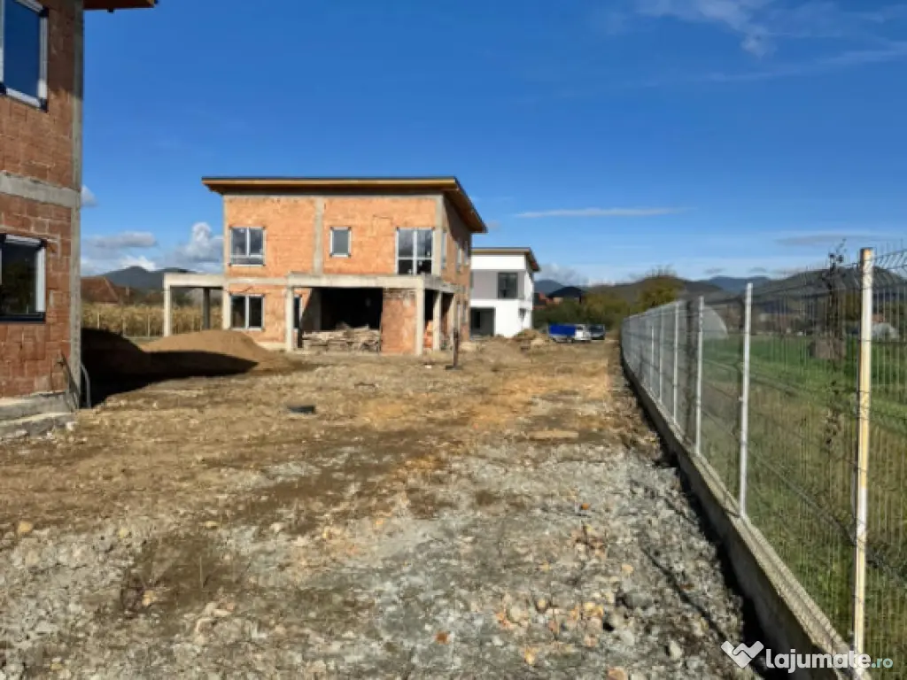 Casă individuală la roșu – 130 mp utili, teren 440 mp,