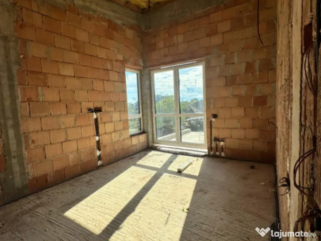 Casă individuală la roșu – 130 mp utili, teren 440 mp,