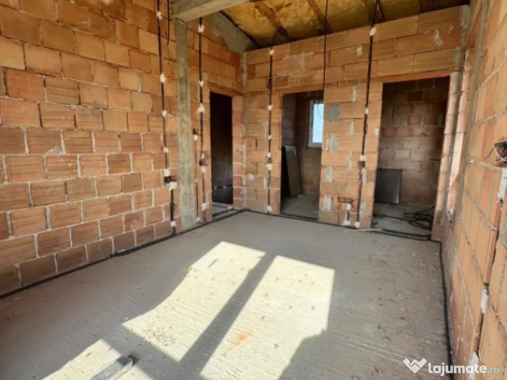 Casă individuală la roșu – 130 mp utili, teren 440 mp,