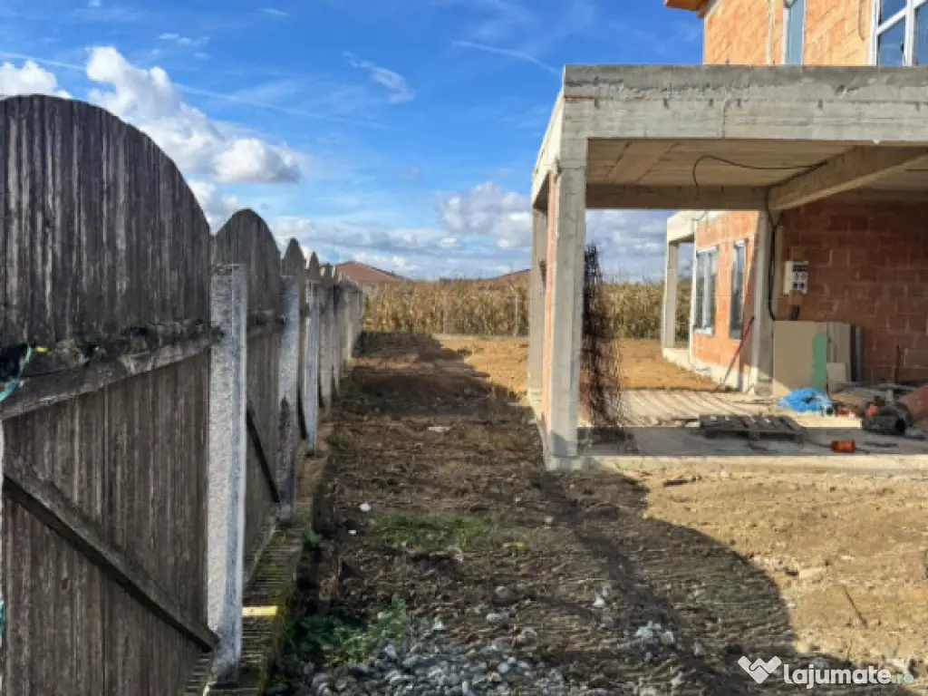 Casă individuală la roșu – 130 mp utili, teren 440 mp,