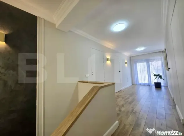 Casa 9 camere, 330 mp, 400 mp teren, zona Semicentrală