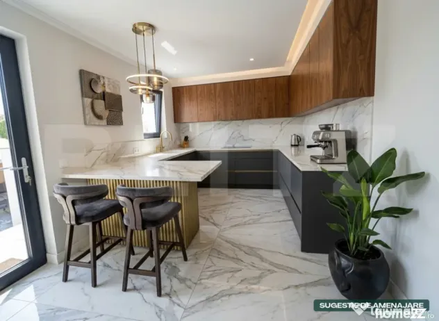 Casa 9 camere, 330 mp, 400 mp teren, zona Semicentrală - Satu Mare (Satu-Mare)