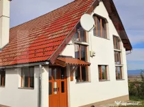 Casă de vanzare, sub pădure, într-un cadru natural deoseb