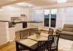 Apartament 3 camere si 2 bai - zona Tractorul.