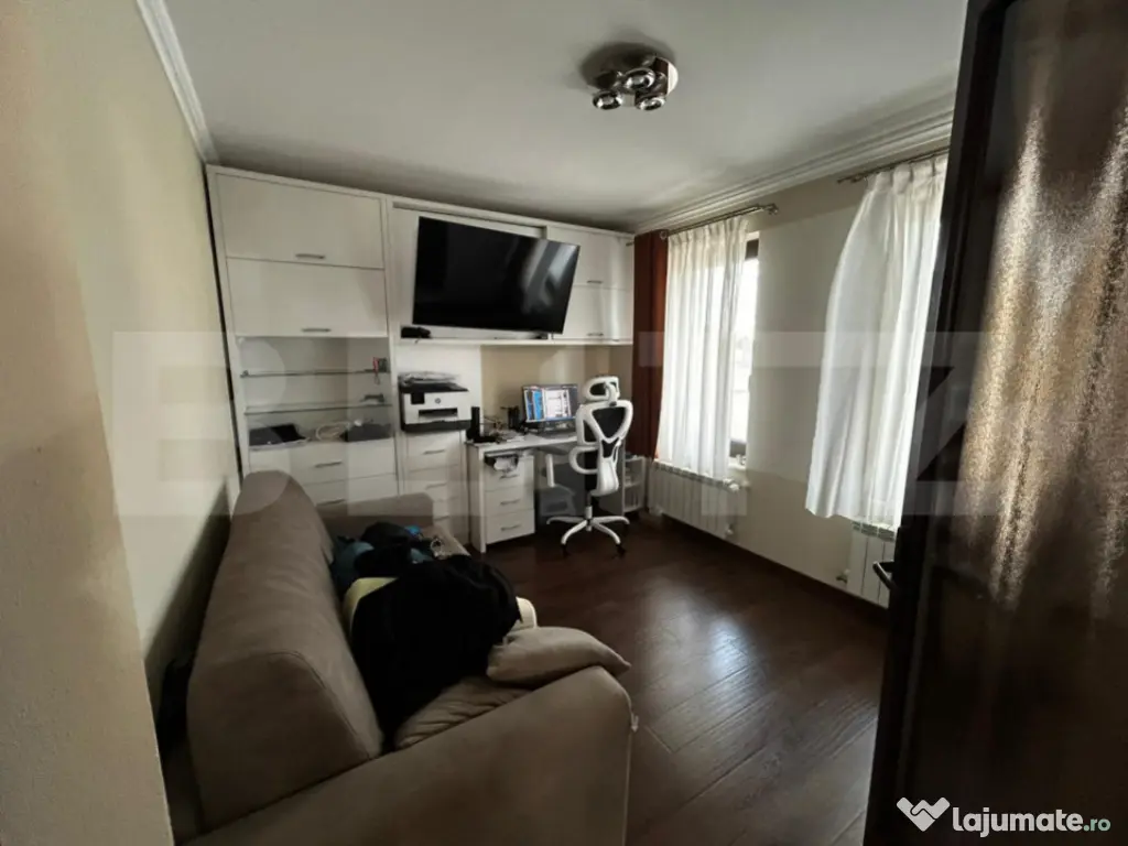 Casa cu piscina, 4 camere, sistem smart home