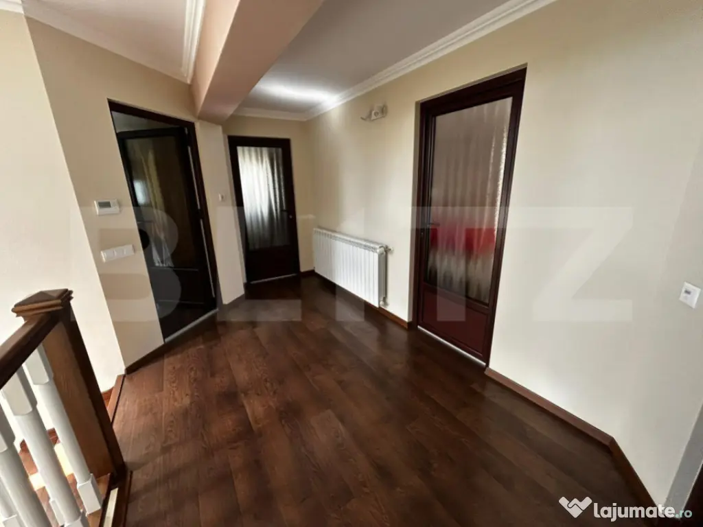 Casa cu piscina, 4 camere, sistem smart home