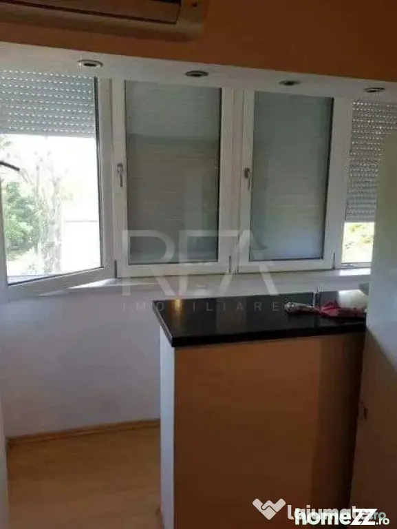 Garsonieră, Muncii, et. 3, 34 mp, metrou, renovat, anvelopa