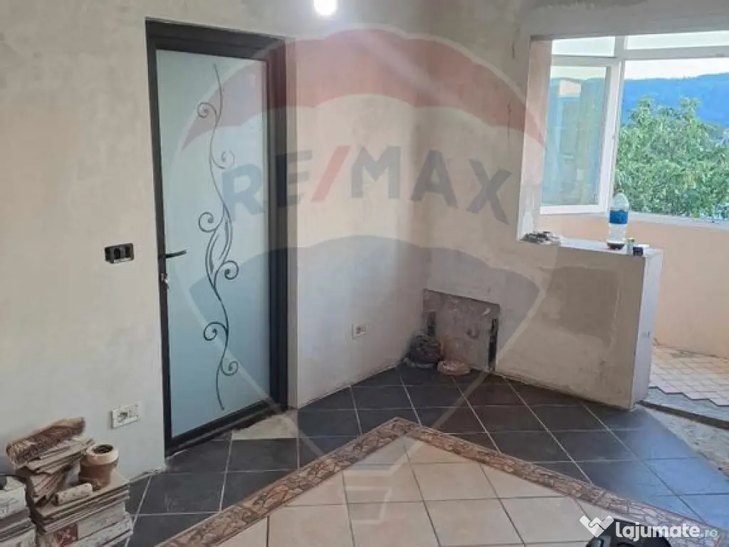 Apartament cu 2 camere de vânzare Savinesti