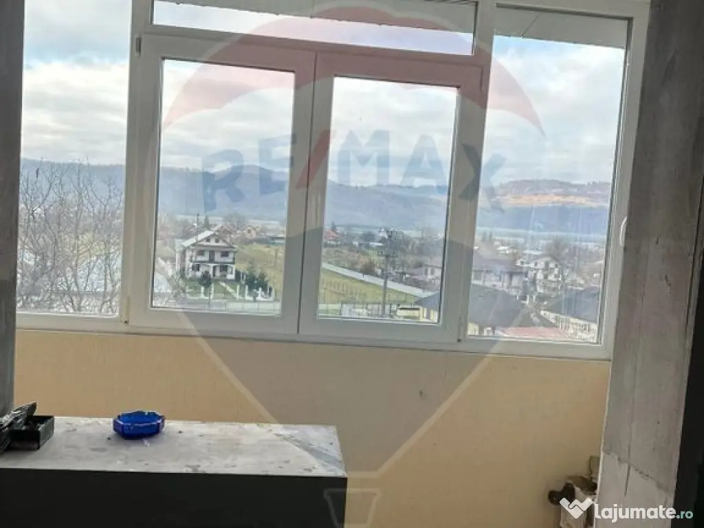 Apartament cu 2 camere de vânzare Savinesti