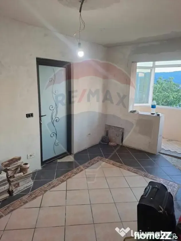 Apartament cu 2 camere de vânzare Savinesti