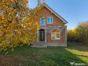 Casă la roșu cu teren generos, 500 mp, situată pe stra... 