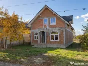 Casă la roșu cu teren generos, 500 mp, situată pe stra... 