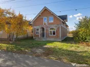 Casă la roșu cu teren generos, 500 mp, situată pe stra... 