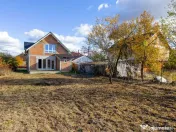 Casă la roșu cu teren generos, 500 mp, situată pe stra... 