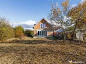 Casă la roșu cu teren generos, 500 mp, situată pe stra... 