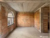 Casă la roșu cu teren generos, 500 mp, situată pe stra... 