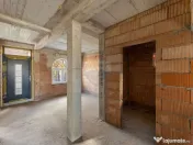 Casă la roșu cu teren generos, 500 mp, situată pe stra... 