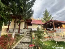 Casă modernă cu priveliște panoramică – ideală pentru
