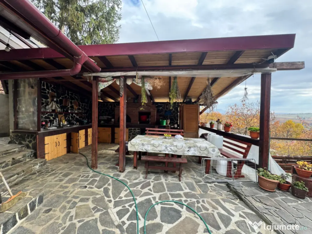 Casă modernă cu priveliște panoramică – ideală pentru