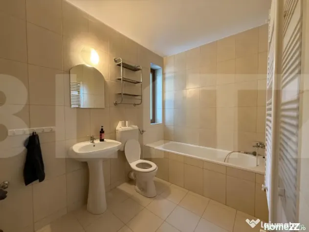Casa 5 camere, 277 mp utili, 987 mp teren, zona Torontal