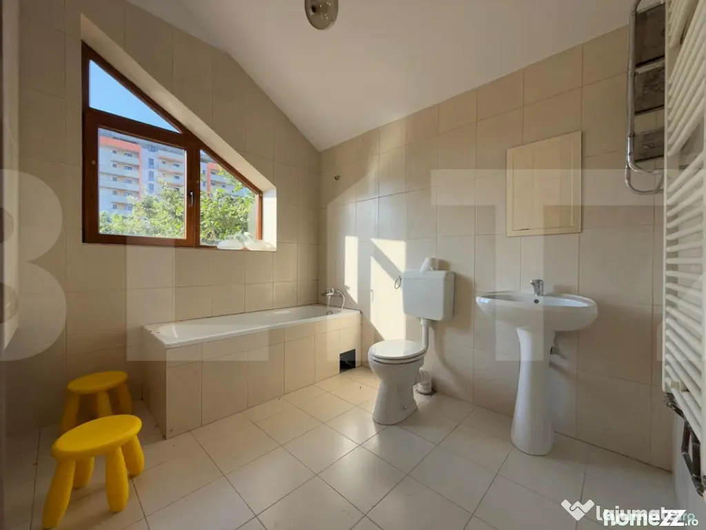 Casa 5 camere, 277 mp utili, 987 mp teren, zona Torontal