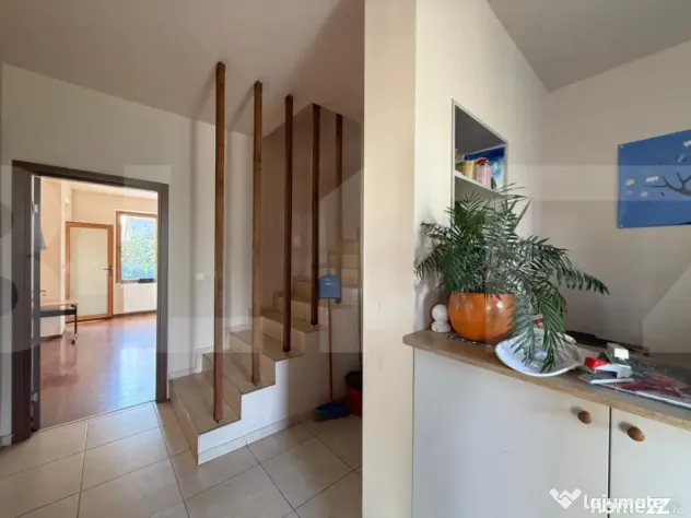 Casa 5 camere, 277 mp utili, 987 mp teren, zona Torontal